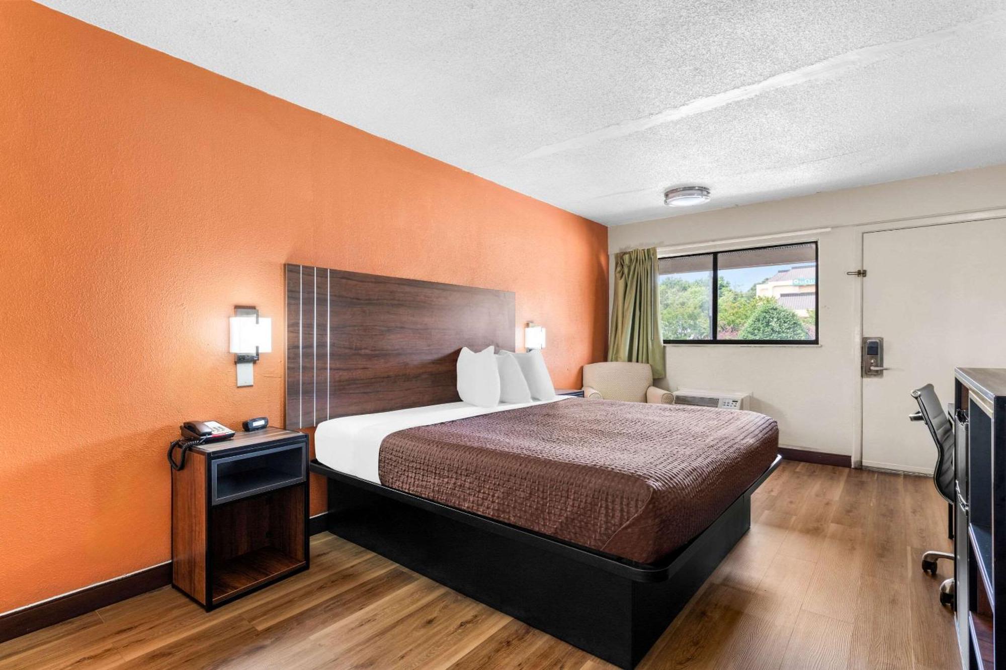 Econo Lodge Charlotte Airport Εξωτερικό φωτογραφία