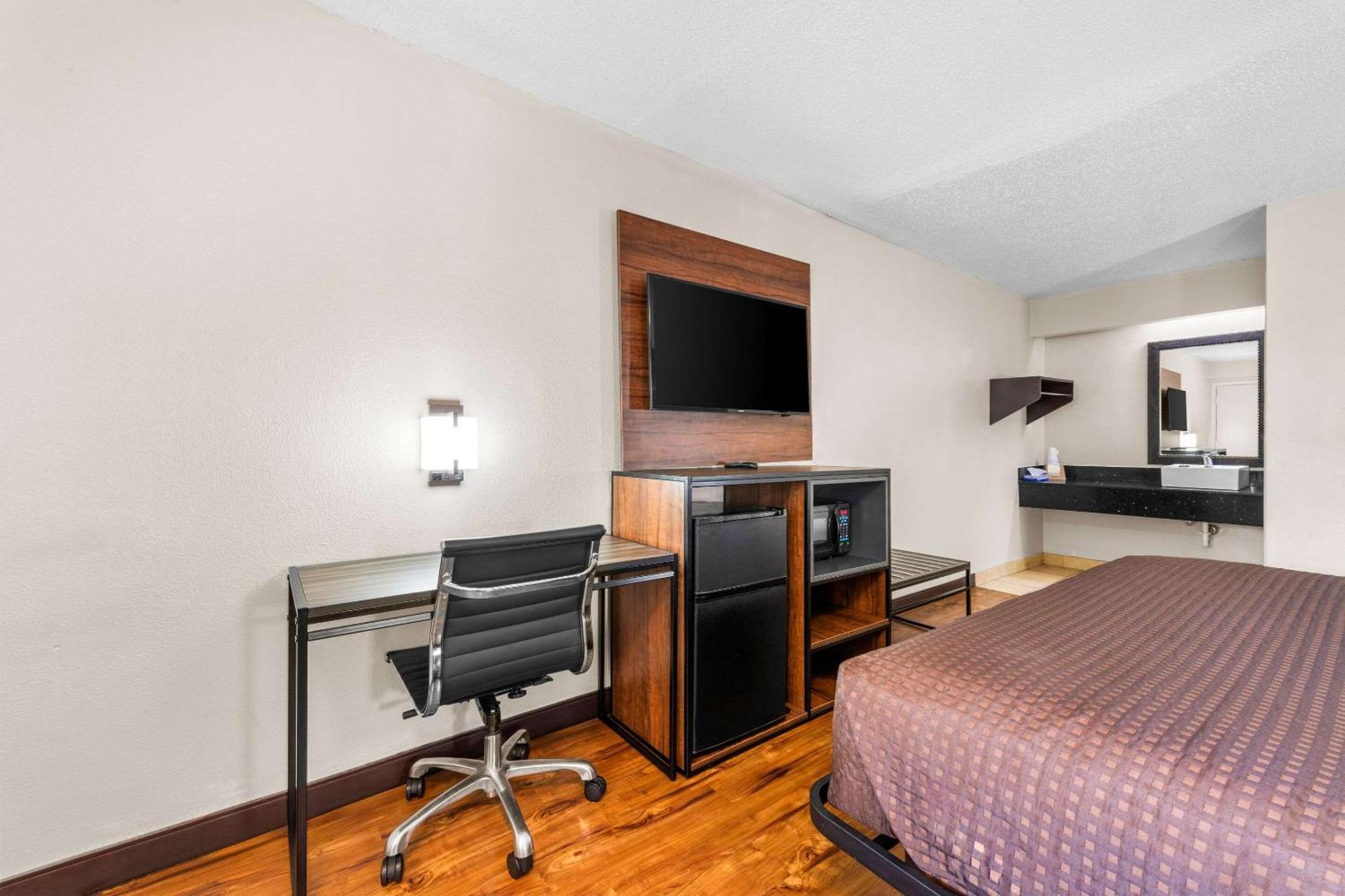 Econo Lodge Charlotte Airport Εξωτερικό φωτογραφία