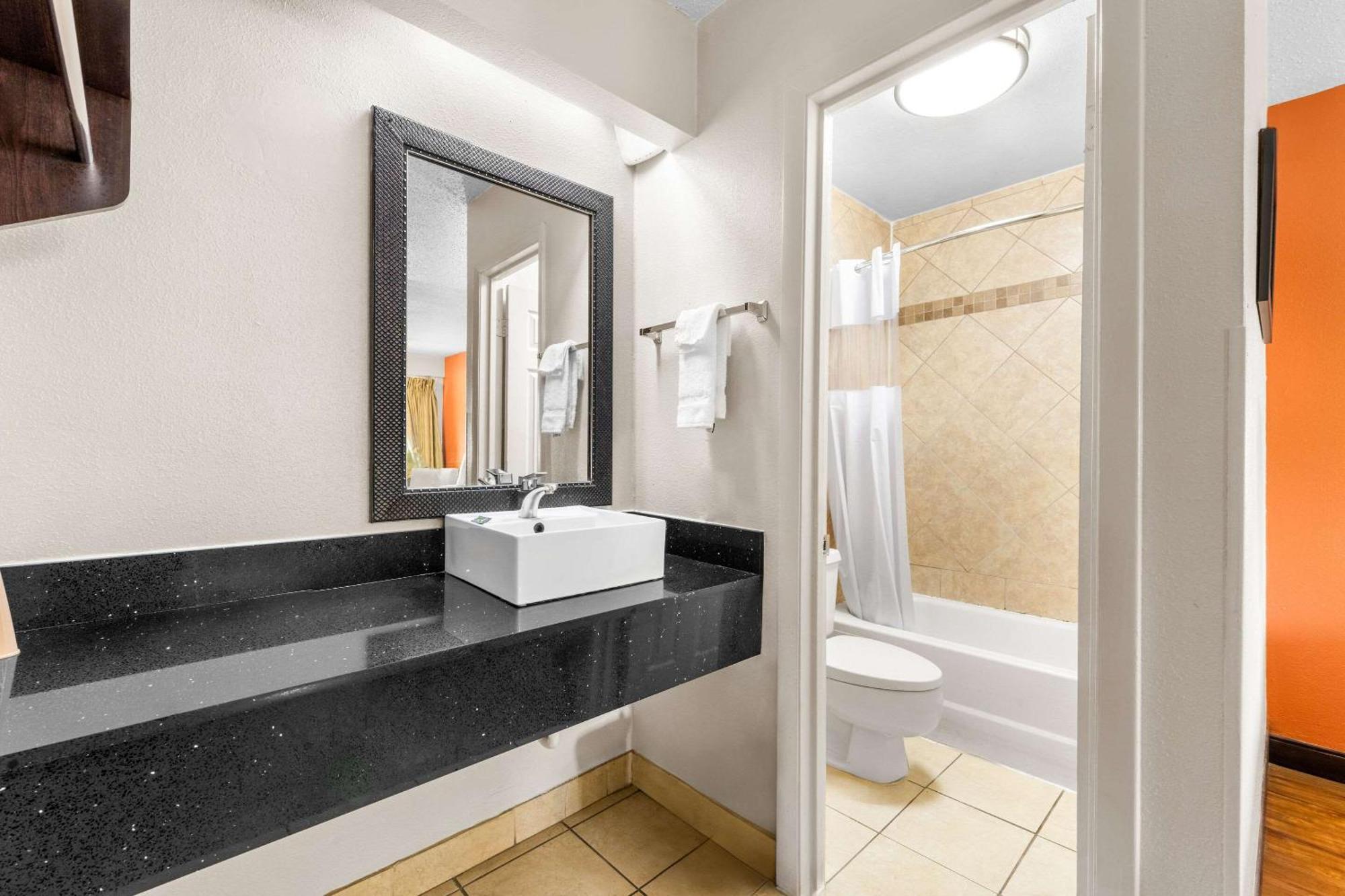 Econo Lodge Charlotte Airport Εξωτερικό φωτογραφία