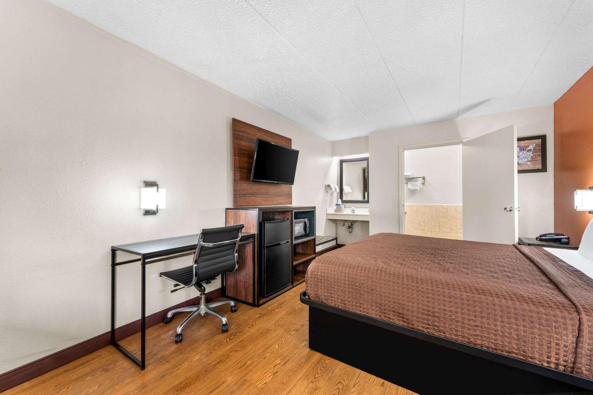 Econo Lodge Charlotte Airport Εξωτερικό φωτογραφία