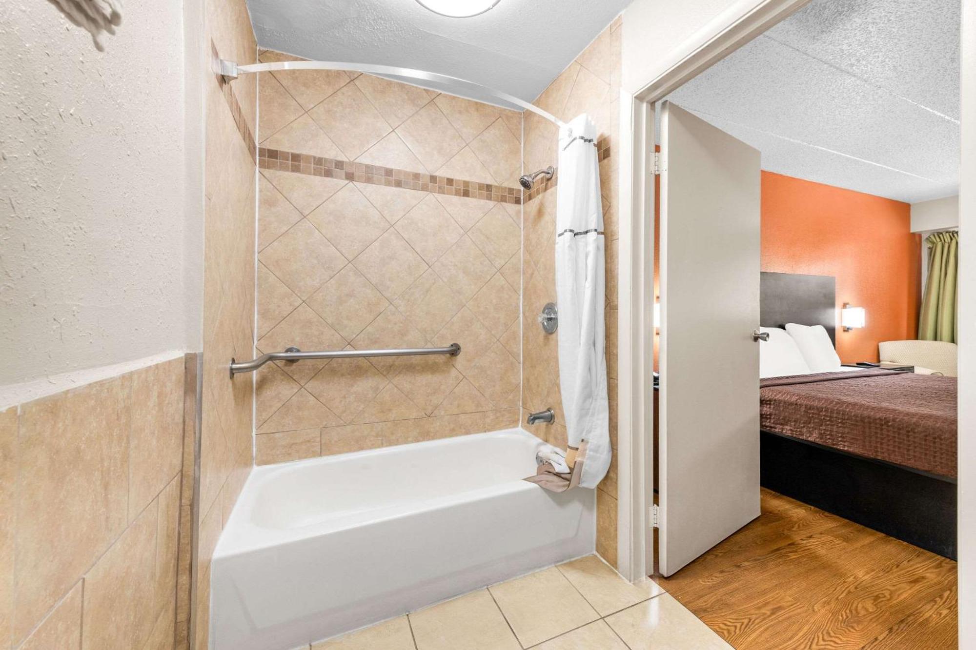 Econo Lodge Charlotte Airport Εξωτερικό φωτογραφία