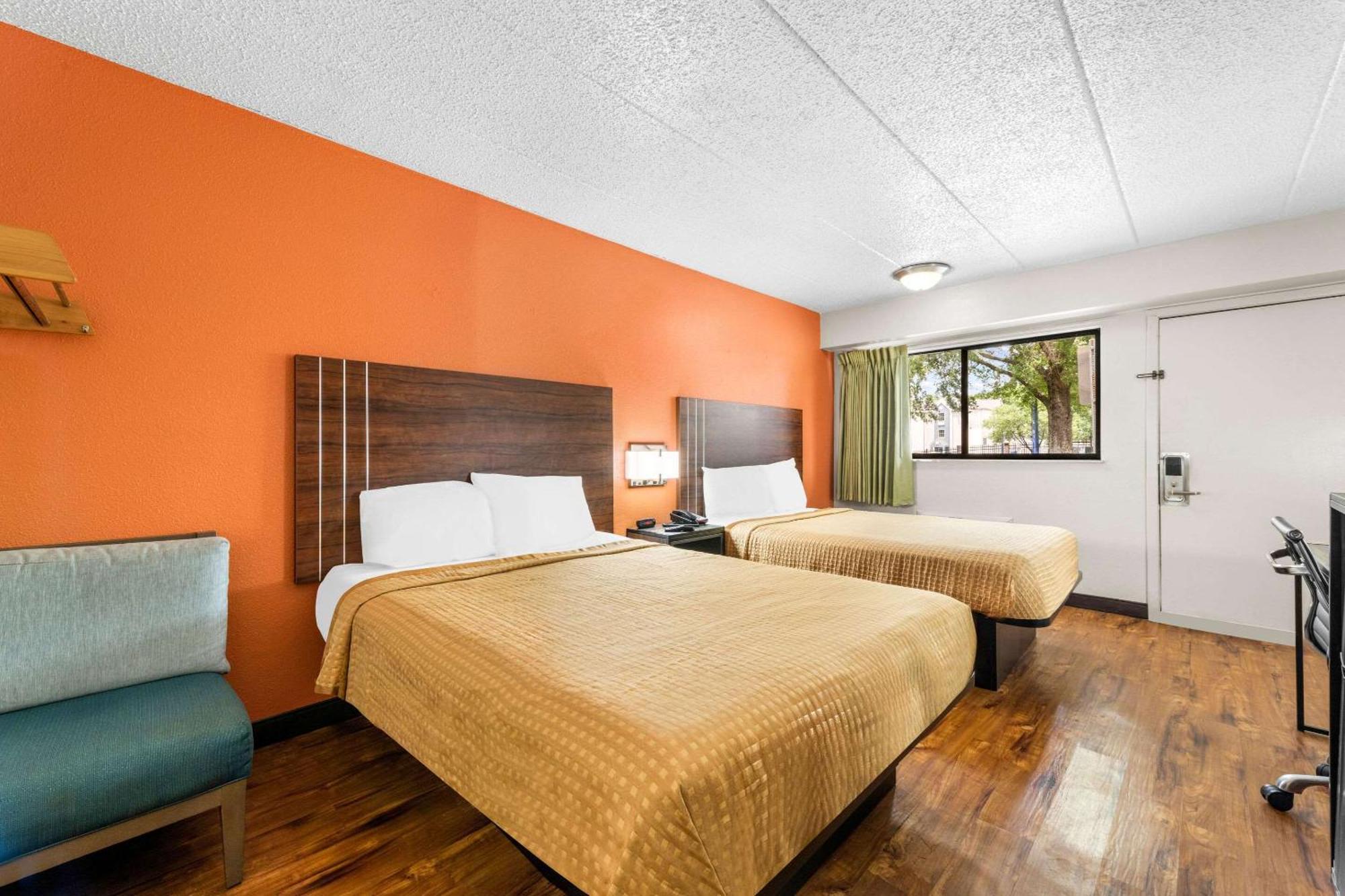 Econo Lodge Charlotte Airport Εξωτερικό φωτογραφία