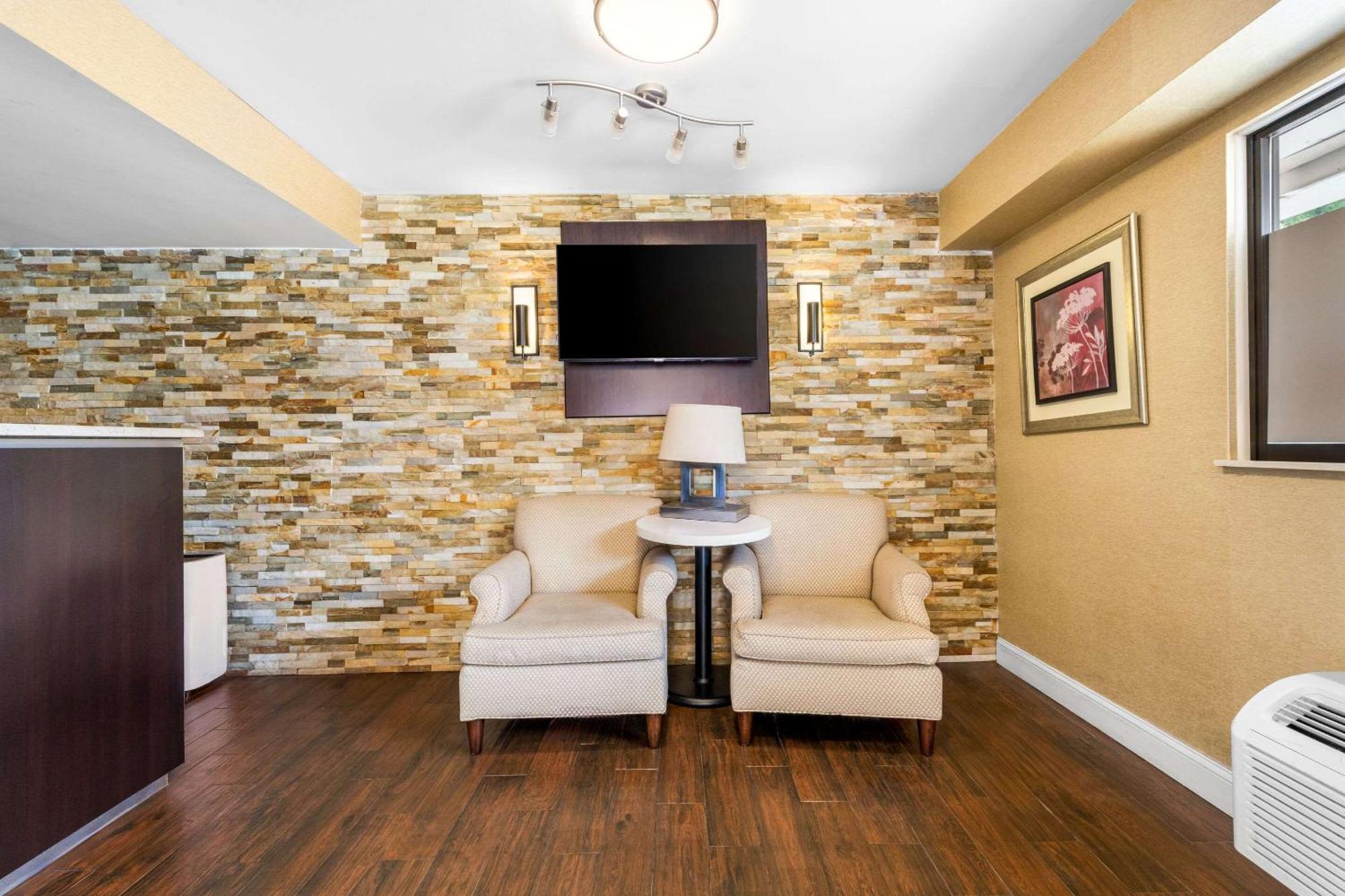 Econo Lodge Charlotte Airport Εξωτερικό φωτογραφία